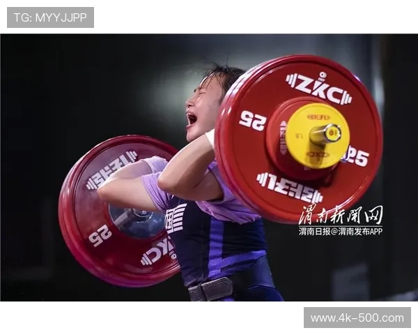 全国冠军赛女子64公斤级：储海丽抓举107公斤、挺举126公斤全程零失误